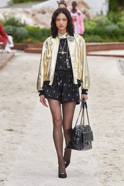 Look 15